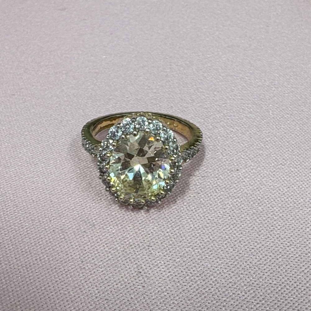 Radiant‎ Gold and Silver Women's Ring